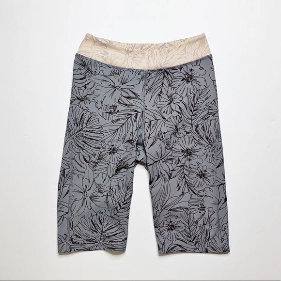 Free People High Rise Long Biker Shorts Floral Print Grey Size XS Yoga - Picture 2 of 7